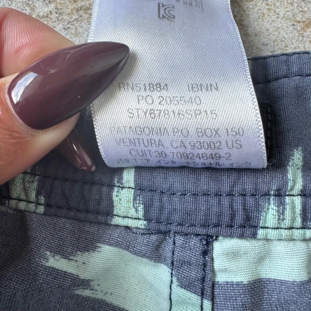 Patagonia Boys‎ Wavefarer Boardshorts Size 14 Gray Green Print Surf Swim Trunks